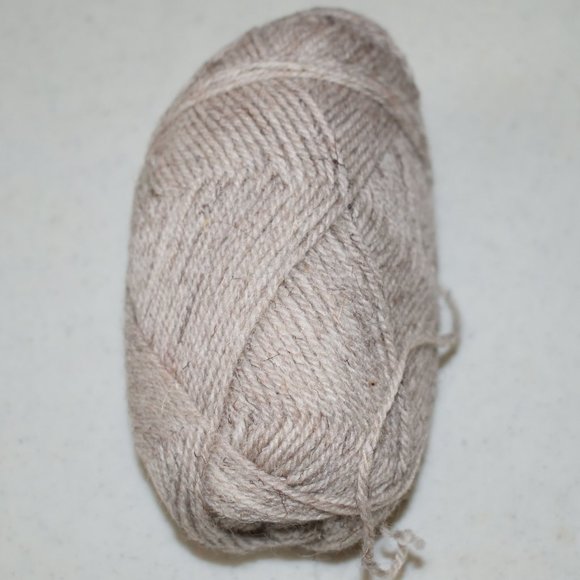 Patons Beehive (4) 50g Double Knitting Courtelle Yarn Wool Tweed Shade 6340 - Picture 2 of 6